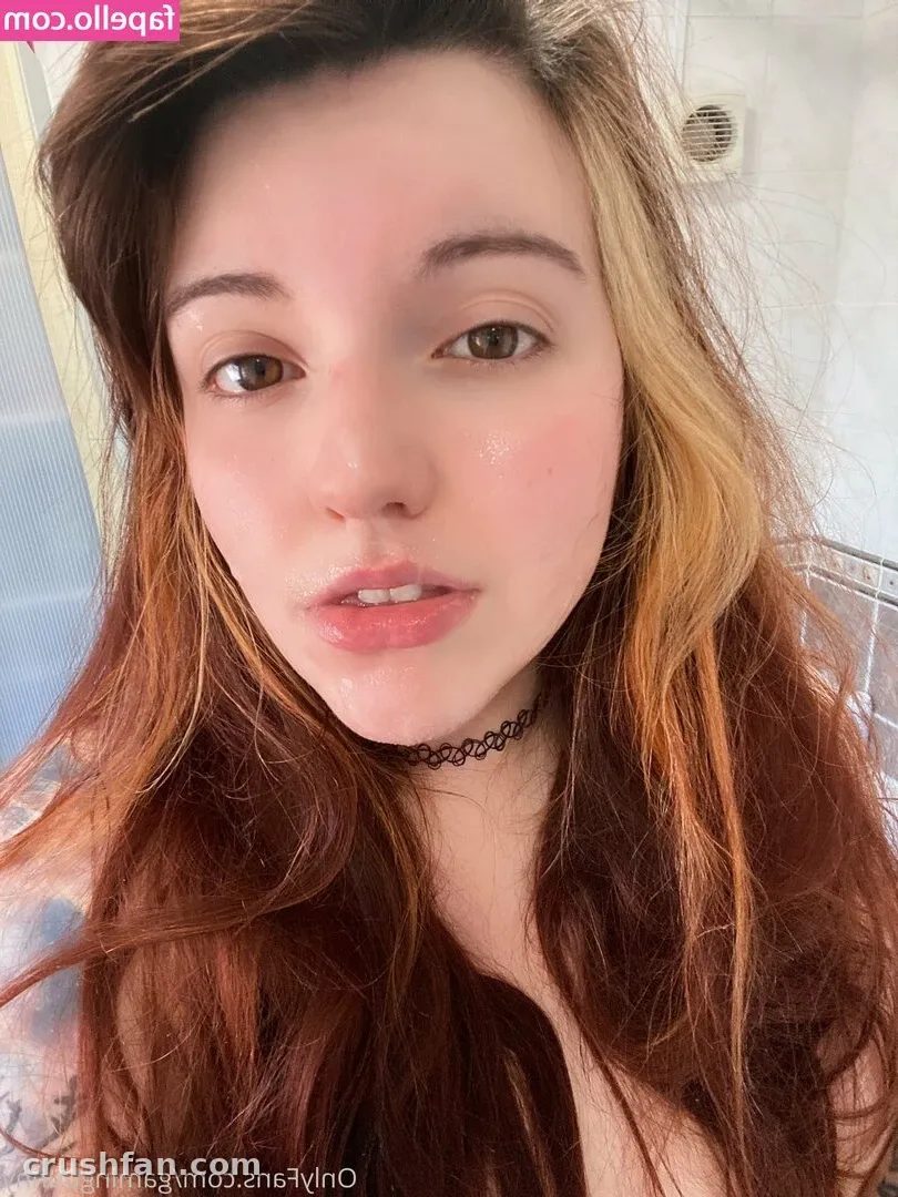 Close-up selfie of Gamingbunny with long wavy auburn and blonde hair and a dark choker