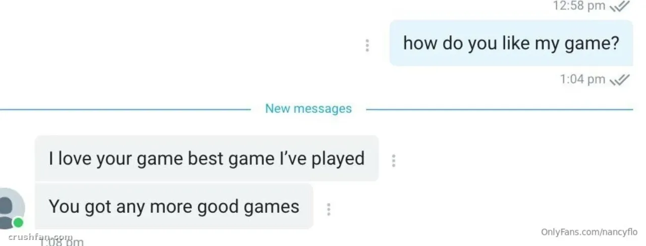 Captura de pantalla de un chat sobre juegos con burbujas de mensajes azules y grises
