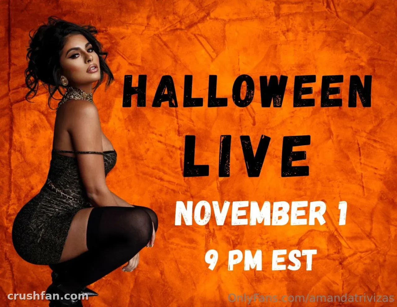 Amanda Trivizas posa con un vestido oscuro sobre un fondo naranja de promo de Halloween.