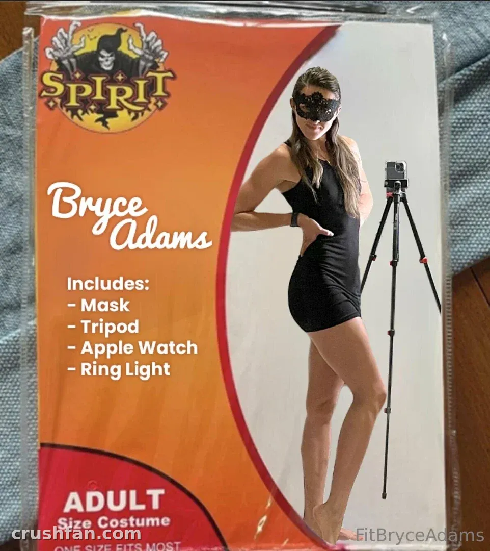 Verpacktes Erwachsenen-Kostümset mit einer Frau in einem schwarzen Kleid und Maske neben einem Stativ.
