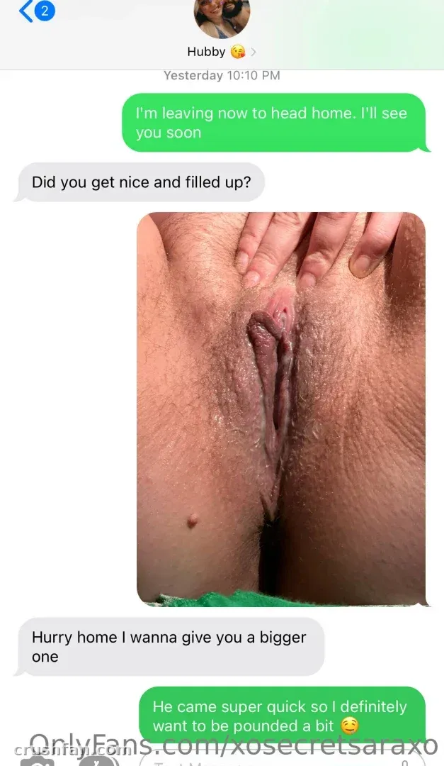 Foto íntima de cerca compartida en una interfaz de chat privado.