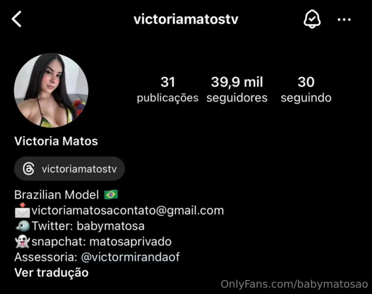 Pantalla de perfil de Victoria Matosa con un avatar de bikini verde sobre fondo oscuro