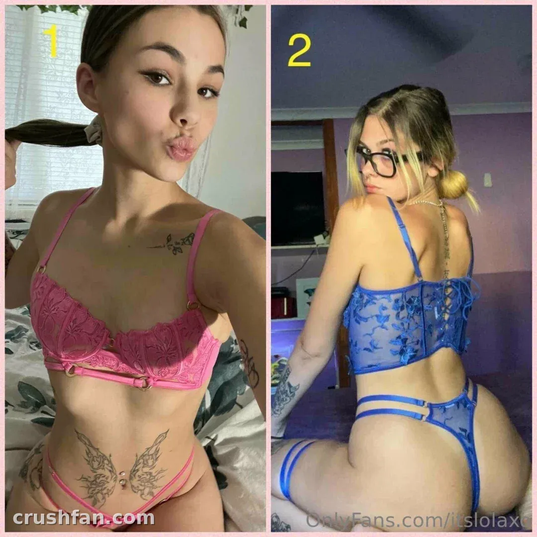 Lola de lingerie rosa e de lingerie azul com óculos em uma cama