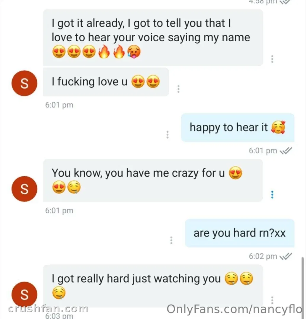 Screenshot einer flirtenden Textnachrichten-Unterhaltung mit Emojis und roten Profilsymbolen.