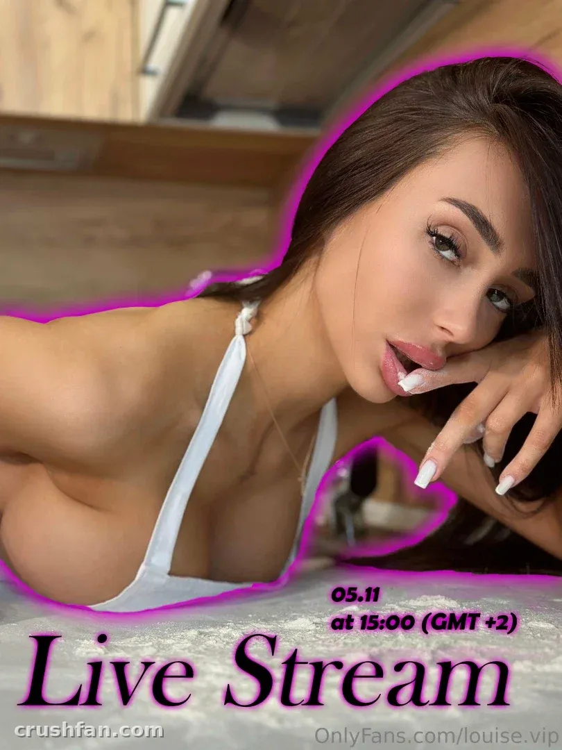 Louise in einem weißen Top, drinnen liegend, mit einer magentafarbenen Kontur und Live-Stream-Text.