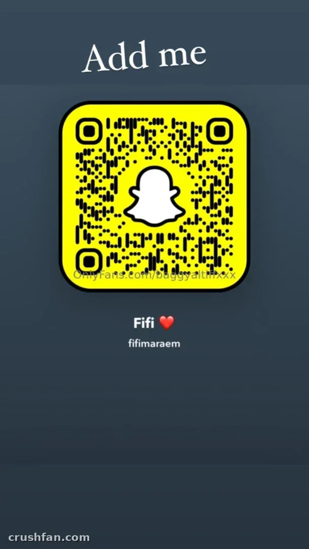 Тёмный фон с жёлтой карточкой snap-кода, словами Add me сверху и именем Fifi снизу.